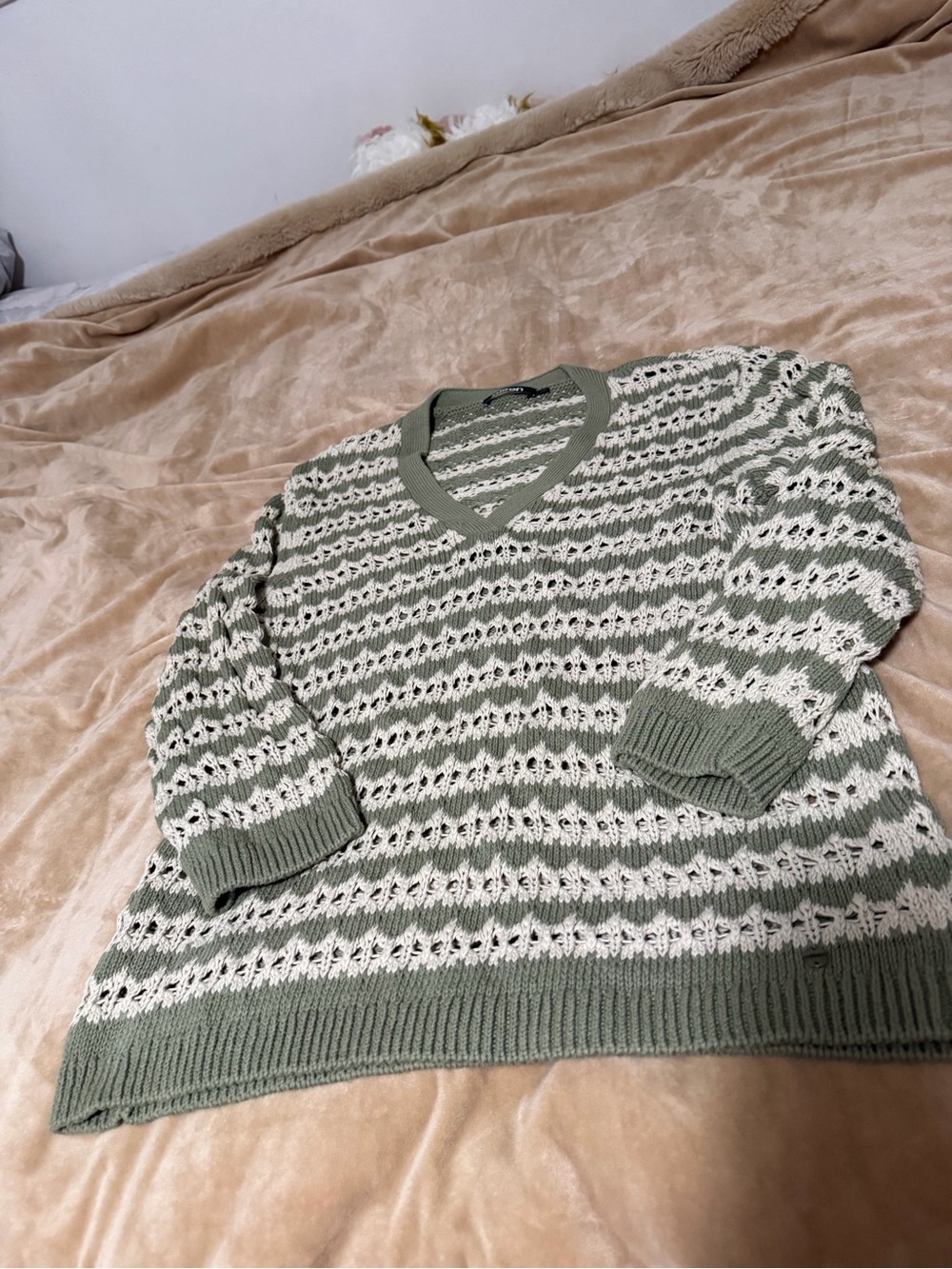 Macy’s Olsen Green and Cream Striped Open-Knit V-Neck Sweater XS/S